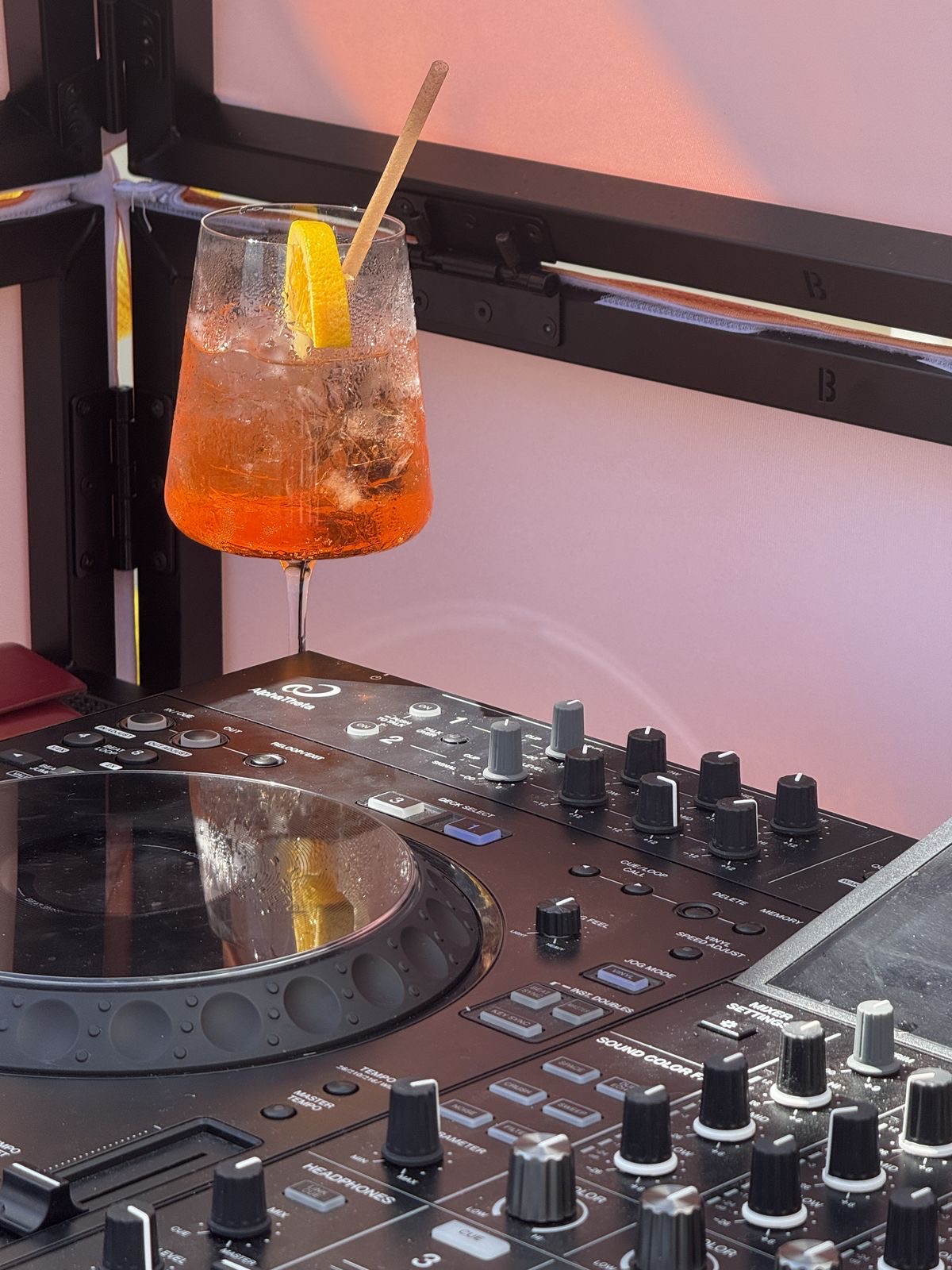 House Beats · DJ